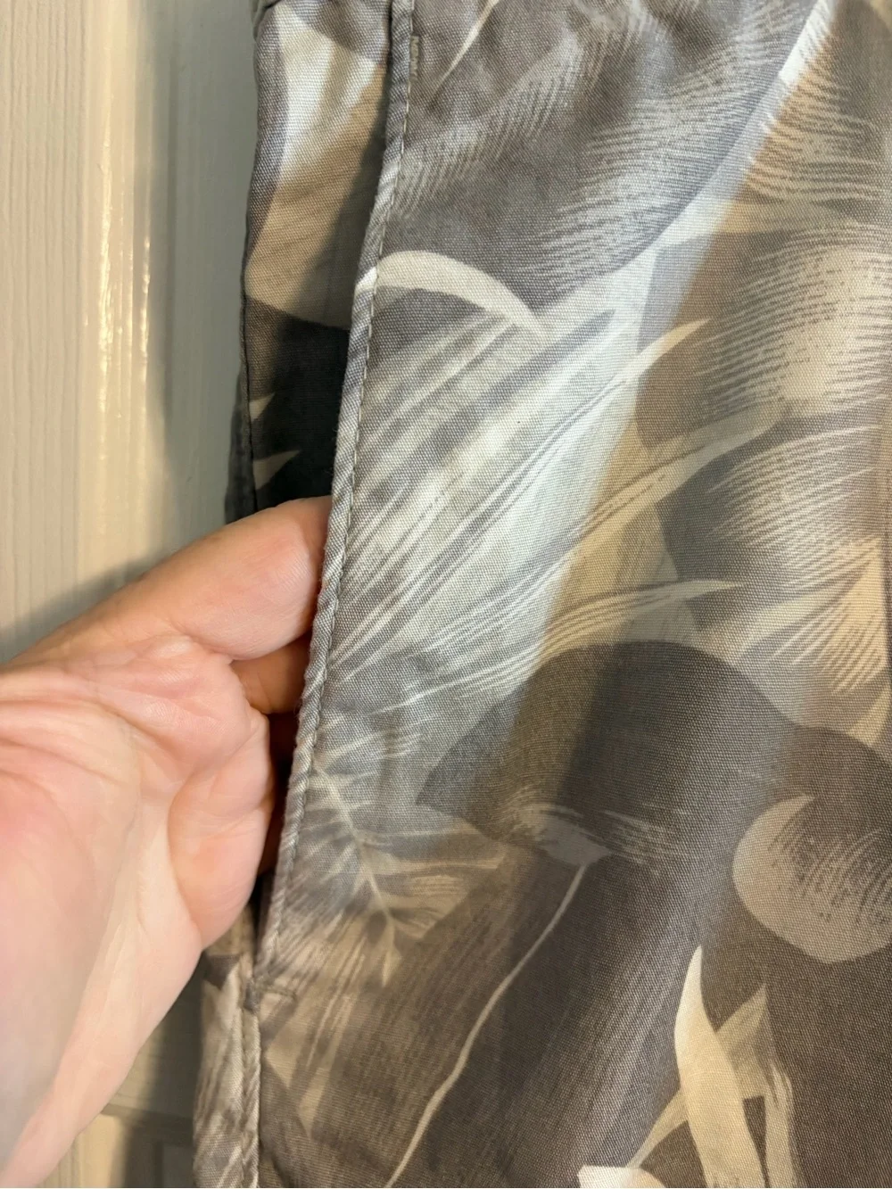 Banana Republic Straight Fit Chino Shorts Mens Grey Tropical Palm Leaf Print